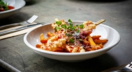 Garnelenspieße mit Sweet-Chili-Sauce, Süßkartoffelpommes 