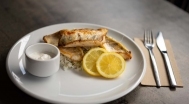Gegrilltes Zanderfilet, gedämpfter Reis, Remoulade