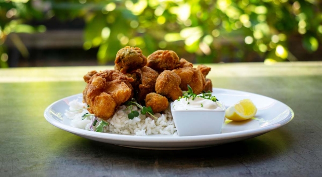 Gebratenes Gemüse (Pilze, Brokkoli, Blumenkohl), Jasminreis, Remoulade 