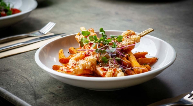 Édes chilis garnélanyárs, édesburgonyahasáb 